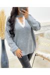 PULLOVER MIT SPITZENKRAGEN AH250151 GRAU