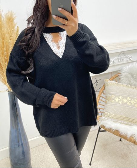 PULLOVER MIT SPITZENKRAGEN AH250151 SCHWARZ