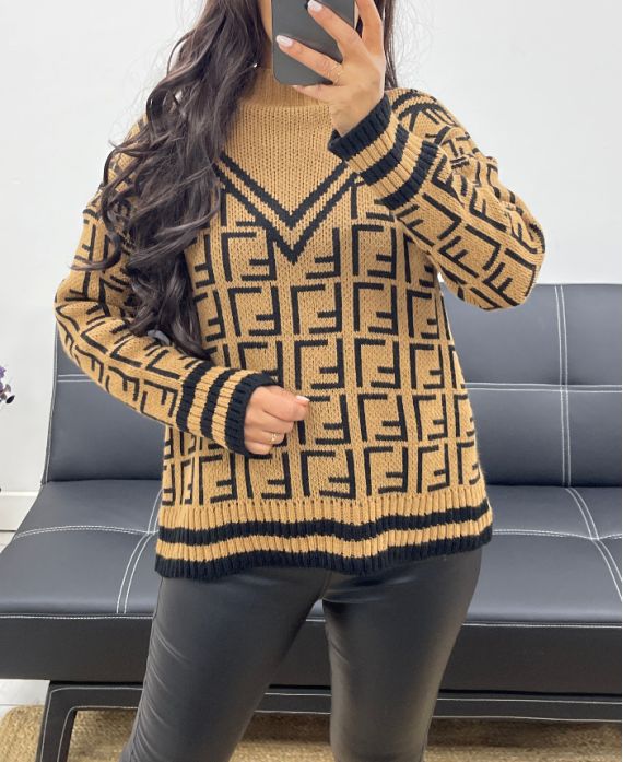 SWETER ZE STÓJKĄ W GEOMETRYCZNE WZORY AH935 CAMEL