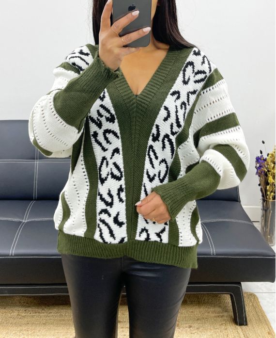 KNITTED V-NECK SWEATER AH250921 MILITARY GREEN