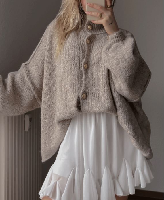 WEICHER OVERSIZE-CARDIGAN MIT KNÖPFEN AH250561 DUNKELBEIGE