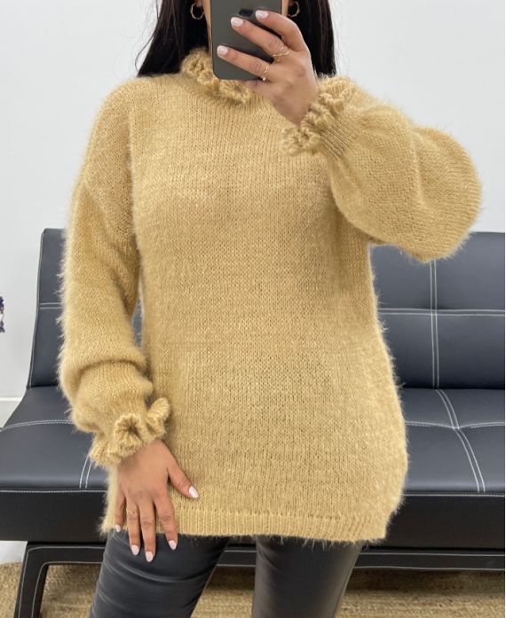 WEICHER PULLOVER MIT RÜSCHENKRAGEN UND ÄRMELN AH250662 CAMEL