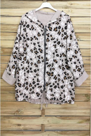 LA CHAQUETA TIENE CAPUCHA 3072 BEIGE